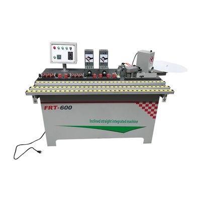 Macchina automatica per l'elaborazione di fasce con velocità di alimentazione regolabile
